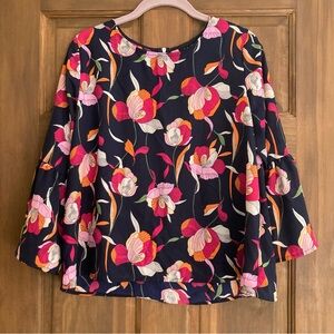 5/$15 W5 Black & Floral Top Small